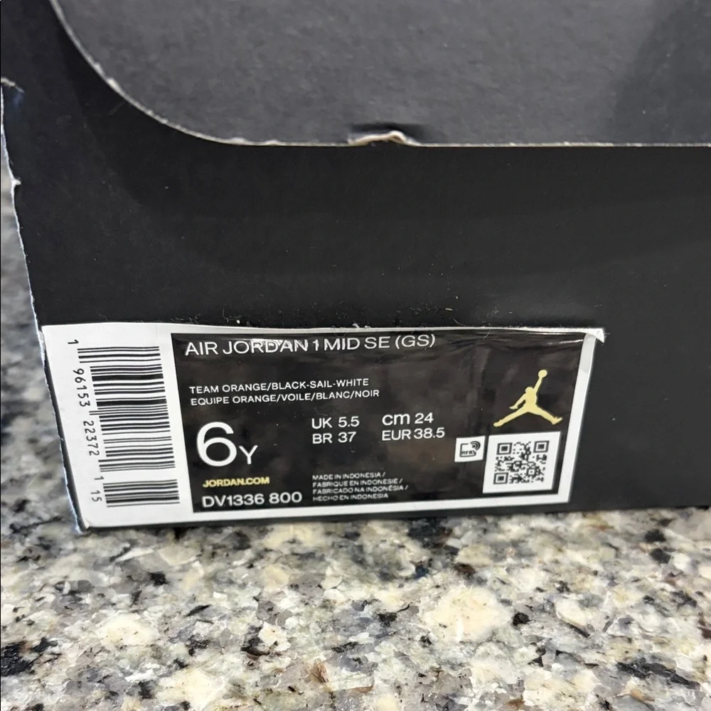 Nike Kids Sneakers - Red and Cream - Picture 2 of 16